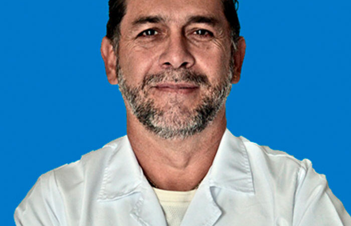 Dr. Juan Carlos Vélez Lara