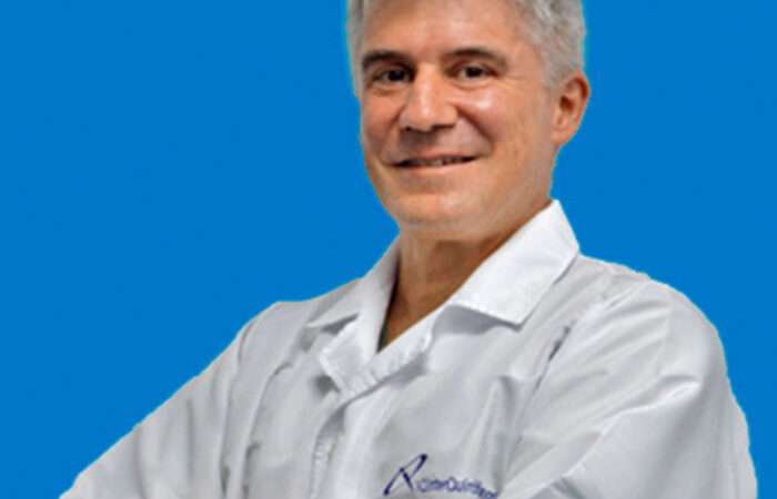 Dr. Roberto Felipe Mesa Betancourt